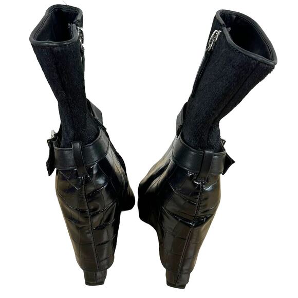 Schutz NWOB Jorian Crocodile Embossed Leather Bootie Black Size 5B Wedge Heel - Picture 2 of 8